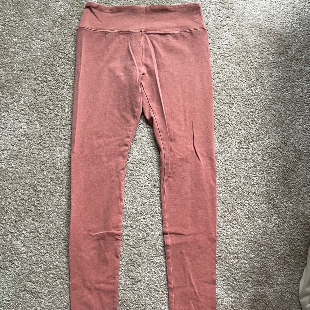 Peach/orange leggings